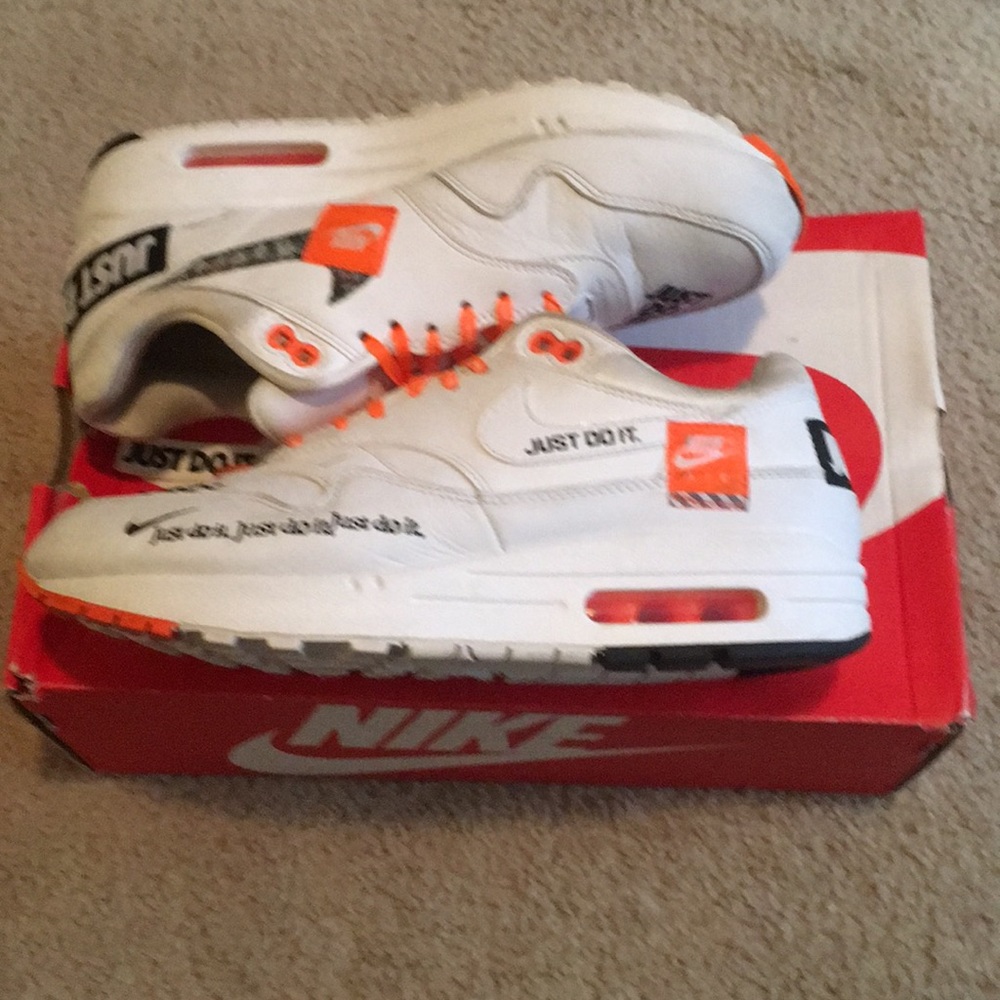 Nike Just Do It Sneakers View 3